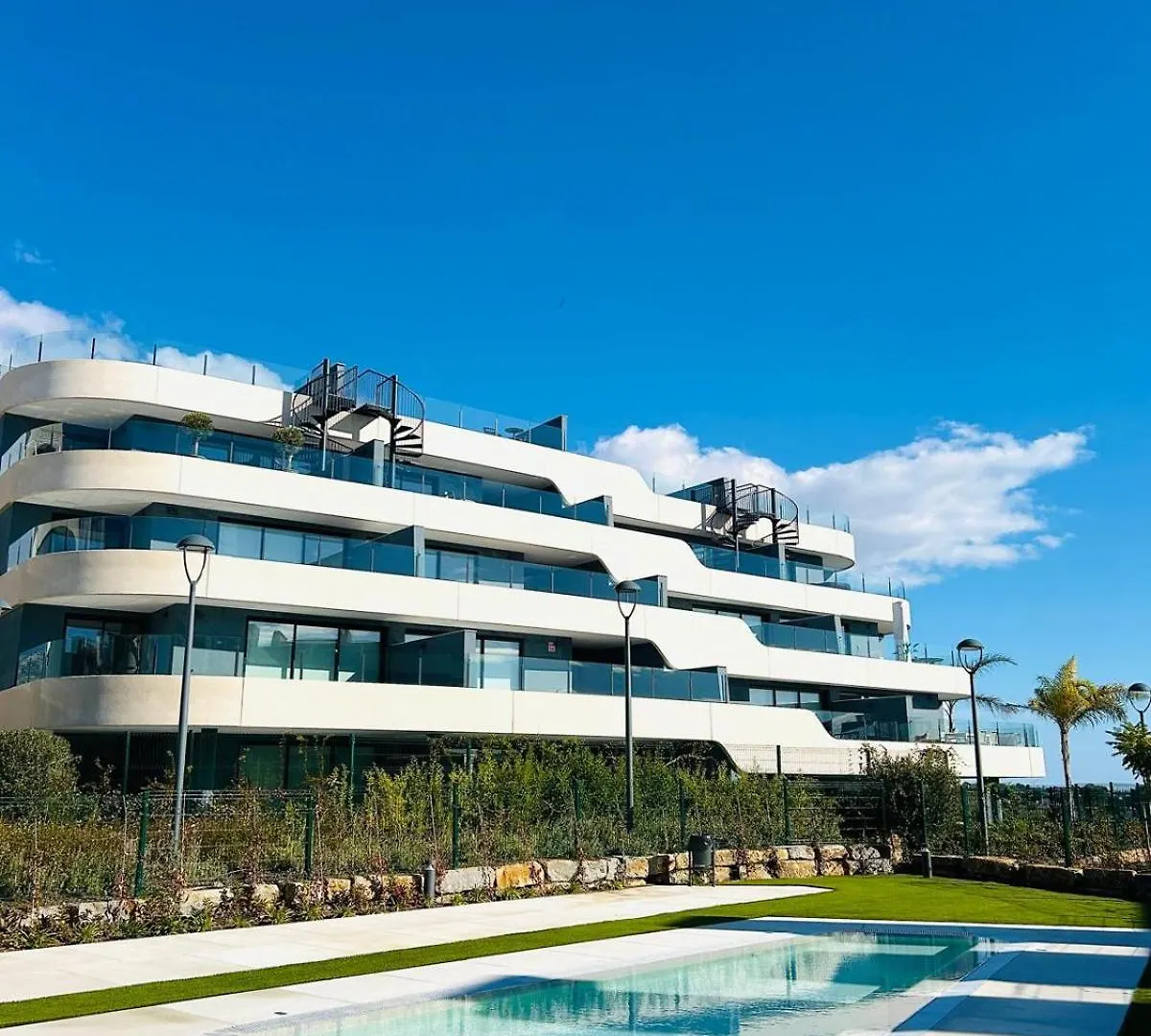 Oasis 325 - 2 Bedroom With Frontal Sea And Mountain View Estepona