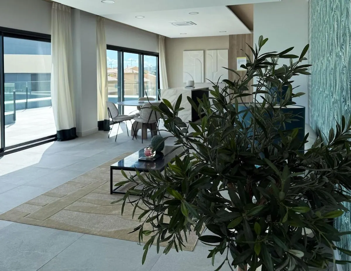 Oasis 325 - 2 Bedroom With Frontal Sea And Mountain View Estepona 0*,  Spanien