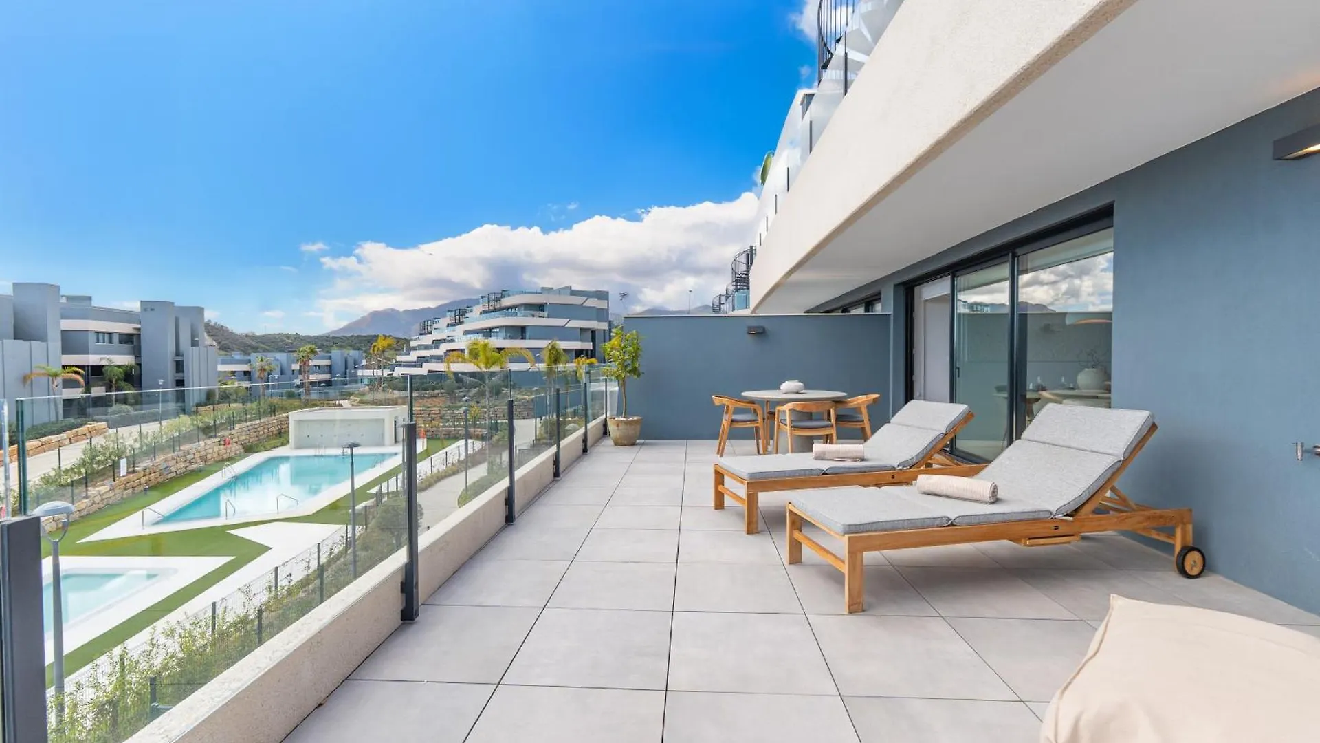 Lägenhet Oasis 325 - 2 Bedroom With Frontal Sea And Mountain View Estepona